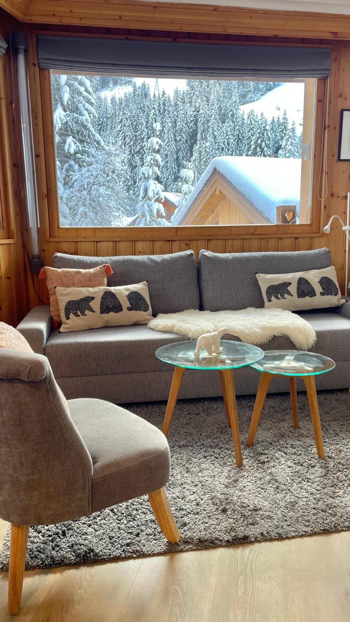 Meribel Centre La Chaudanne - Chalet Épervière - 3 bedrooms ski in&out apartment - 1 minute to main ski lifts, 5 minutes walk to center of Méribel Esterno foto