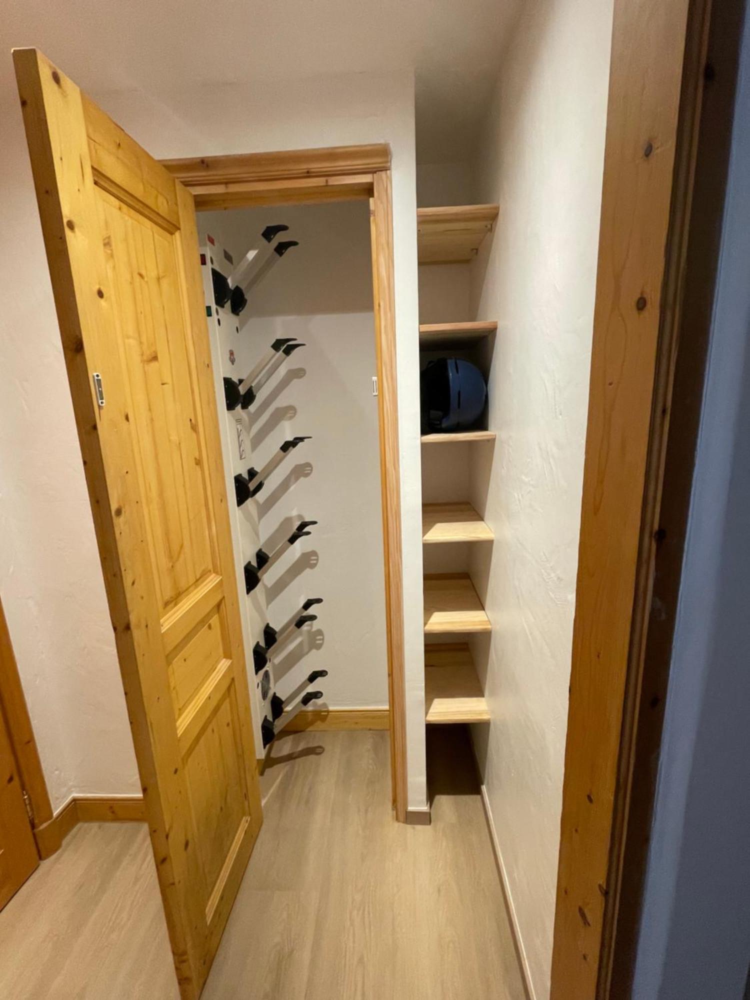 Meribel Centre La Chaudanne - Chalet Épervière - 3 bedrooms ski in&out apartment - 1 minute to main ski lifts, 5 minutes walk to center of Méribel Esterno foto